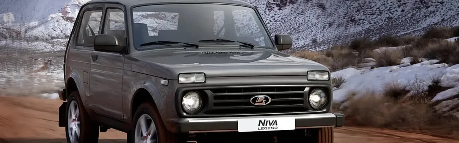 LADA Niva Legend на заснеженной дороге