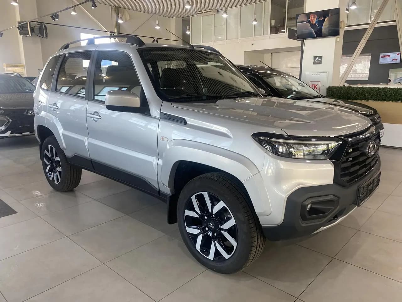 LADA Niva Travel Техно 2026 г., серебряный — фото 1