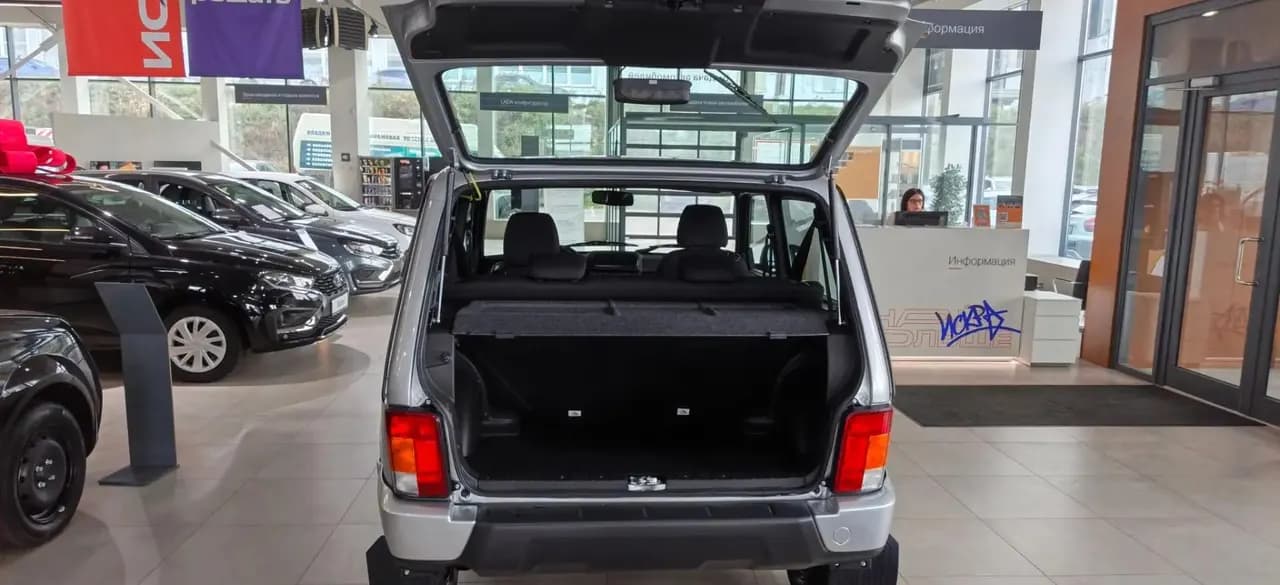 LADA Niva Legend Черная серия 2026 г., серебряный — фото 6