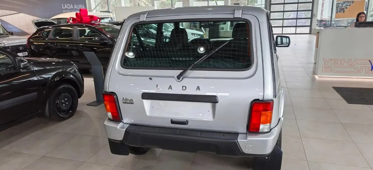 LADA Niva Legend Черная серия 2026 г., серебряный — фото 2