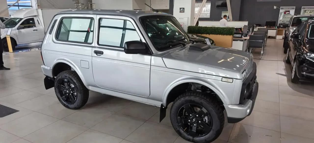 LADA Niva Legend Черная серия 2026 г., серебряный — фото 7