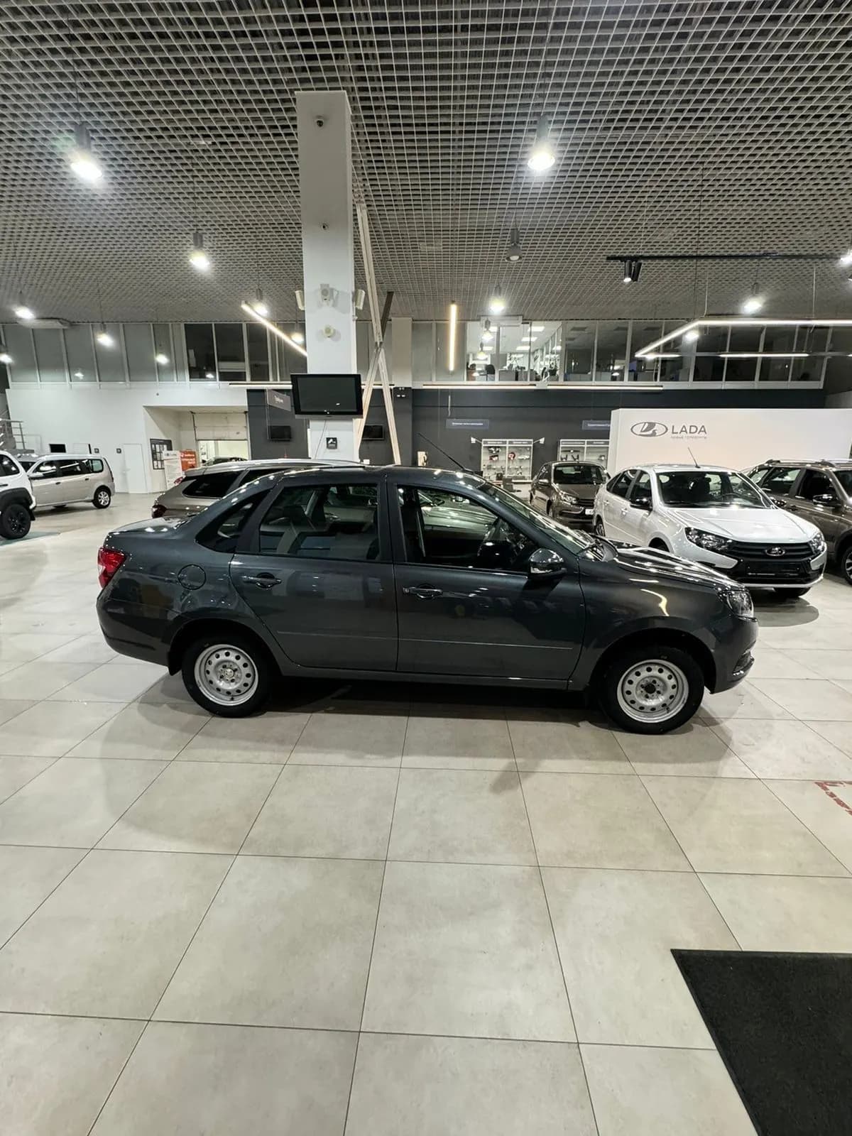 LADA Granta Седан Классик Кондиционер 2026 г., серый — фото 4
