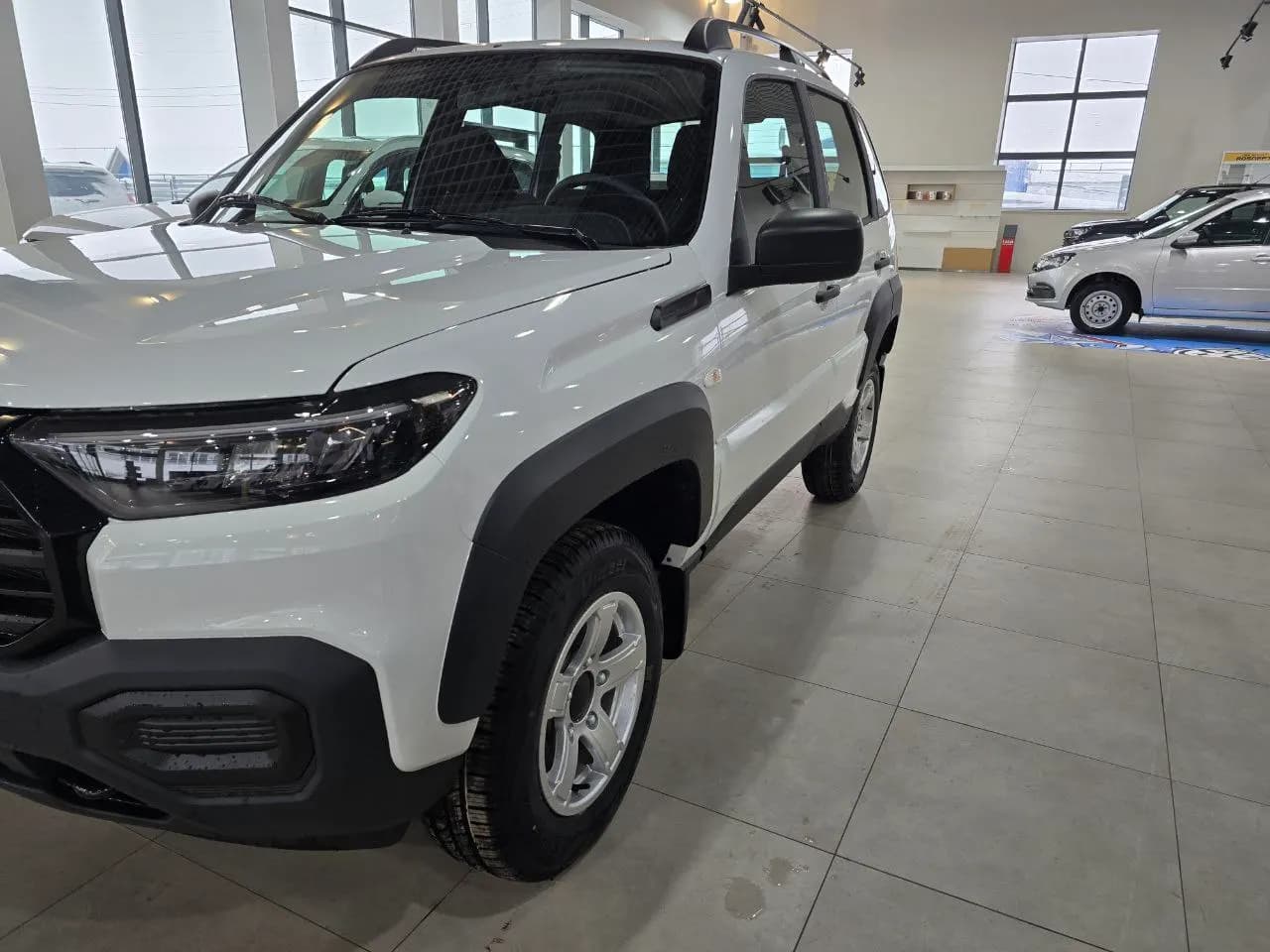 LADA Niva Travel Практик 2025 г., белый — фото 2