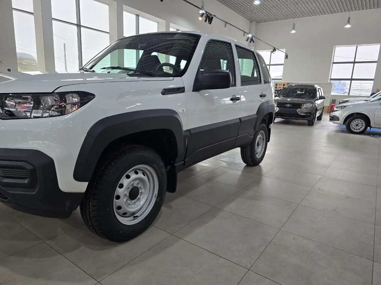 LADA Niva Travel Классик 2026 г., белый, № 11455 — фото 2