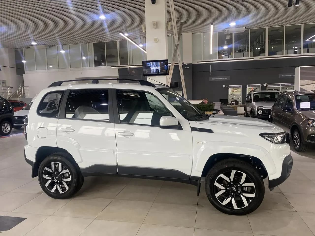 LADA Niva Travel Техно 2026 г., белый — фото 4