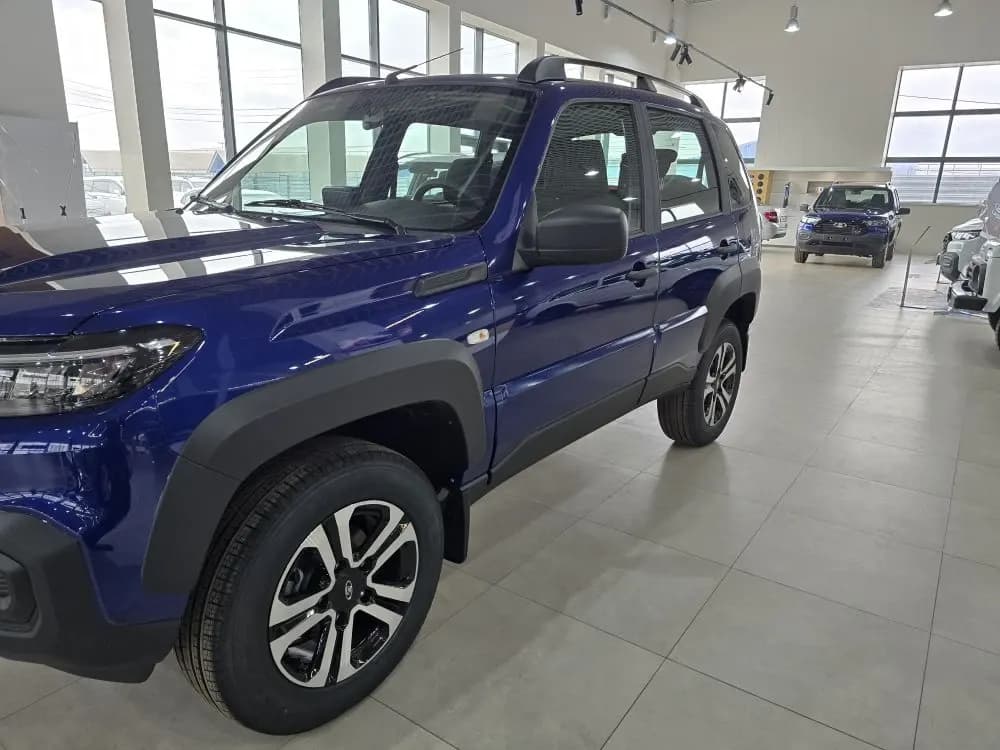 LADA Niva Travel Драйв 2026 г., синий — фото 7