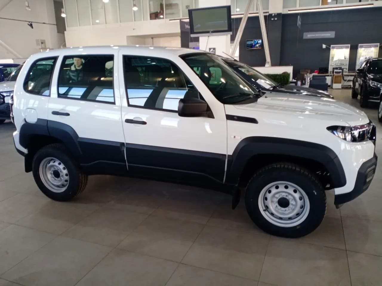LADA Niva Travel Классик 2026 г., белый, № 11454 — фото 7