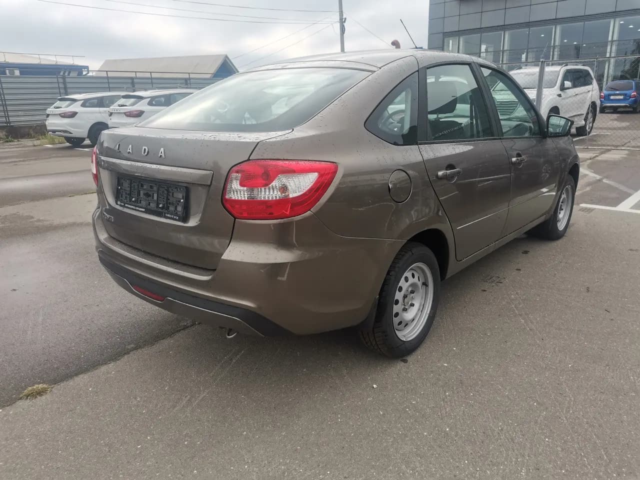 LADA Granta Лифтбек Классик Кондиционер 2026 г., коричневый — фото 3