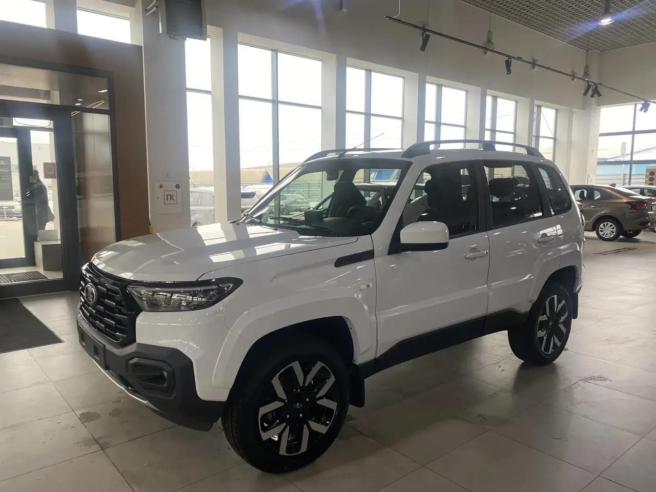 LADA Niva Travel Техно 2026 г., белый — фото 5