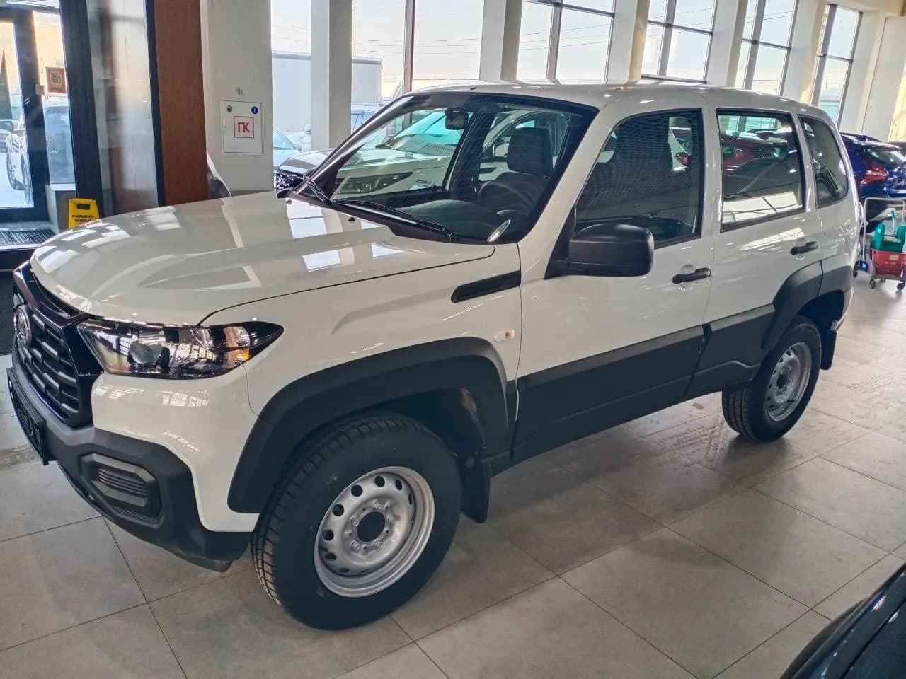 LADA Niva Travel Классик 2026 г., белый, № 11454 — фото 6