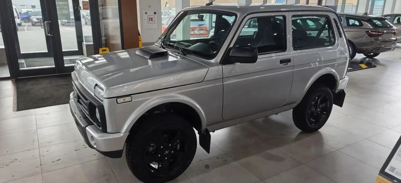 LADA Niva Legend Черная серия 2026 г., серебряный — фото 4